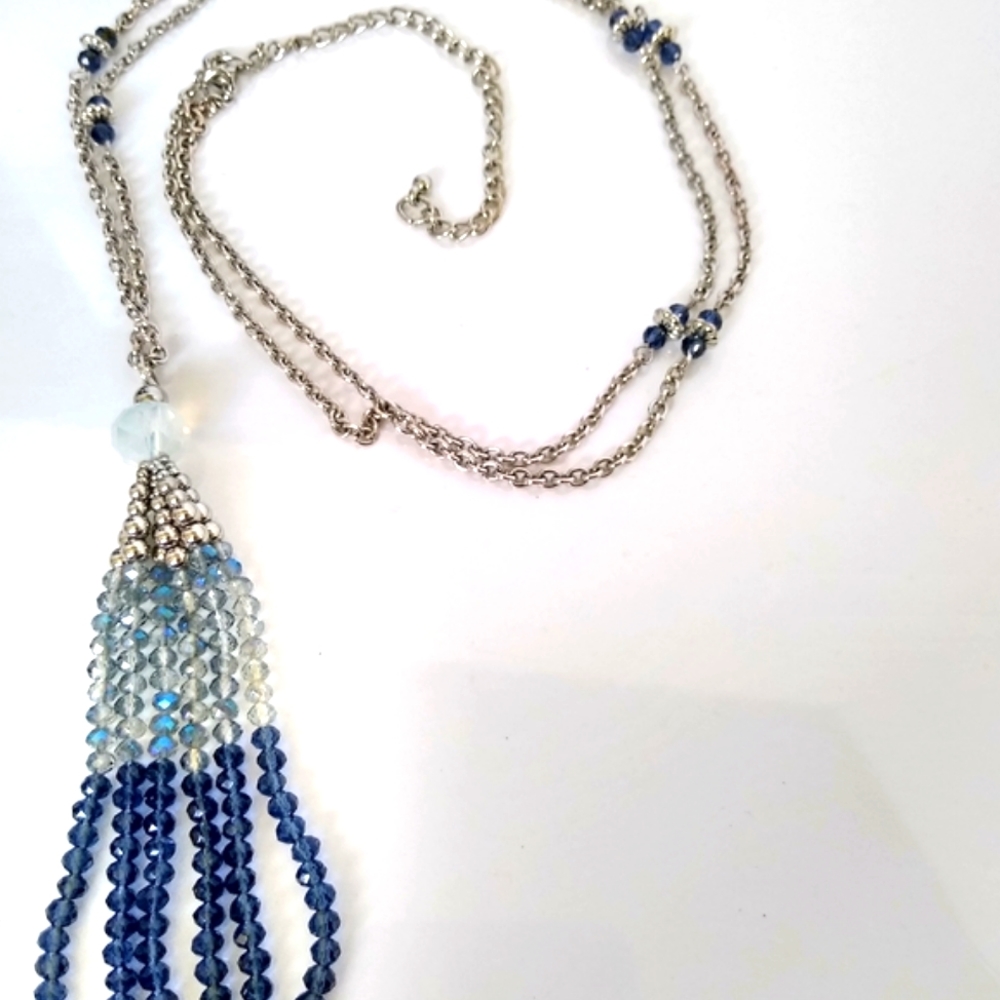 Flapper style long necklace